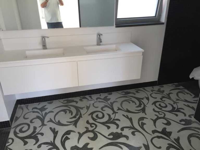 יבוא מסין - ריצפת פסיפס